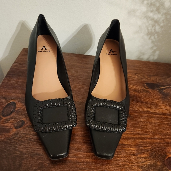NWOB Aquatalia Aurelia Buckle Weatherproof Pointed Toe Pump Size 9.5 - Picture 1 of 9